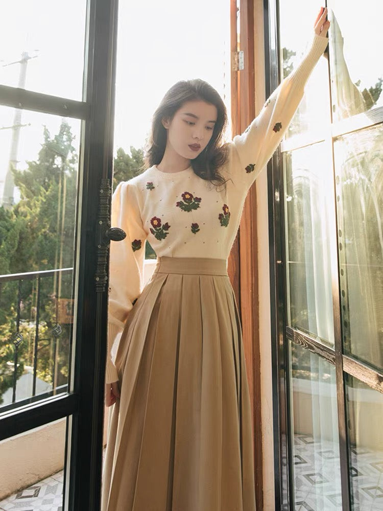 French autumn and winter new style retro embroidered small red flower knitted sweater and pleated skirt two-piece set with sweet style