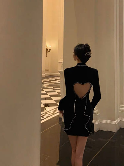Heavy industry black backless velvet dress women's autumn new peach heart design niche hot girl hip little black dress