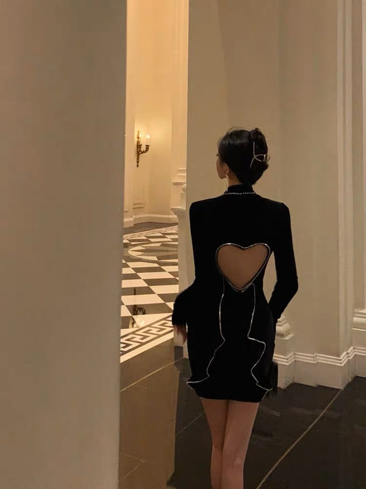 Heavy industry black backless velvet dress women's autumn new peach heart design niche hot girl hip little black dress