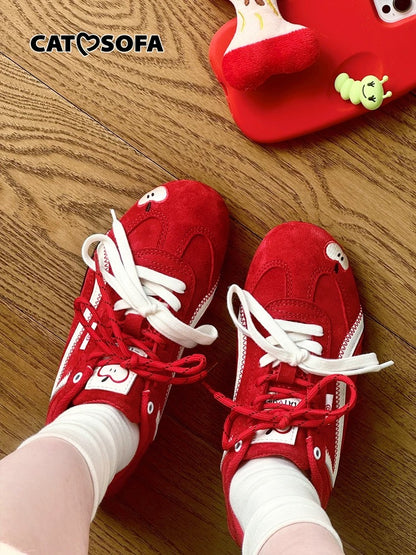 Cat & Sofa “Emoji-Lab” Red Apple Sneakers 🍎👟 Retro racer style with a slim sole for a lightweight, flexible feel. Eye-catching red that elevates any outfit — sporty, trendy, and perfect for matching couple looks.
