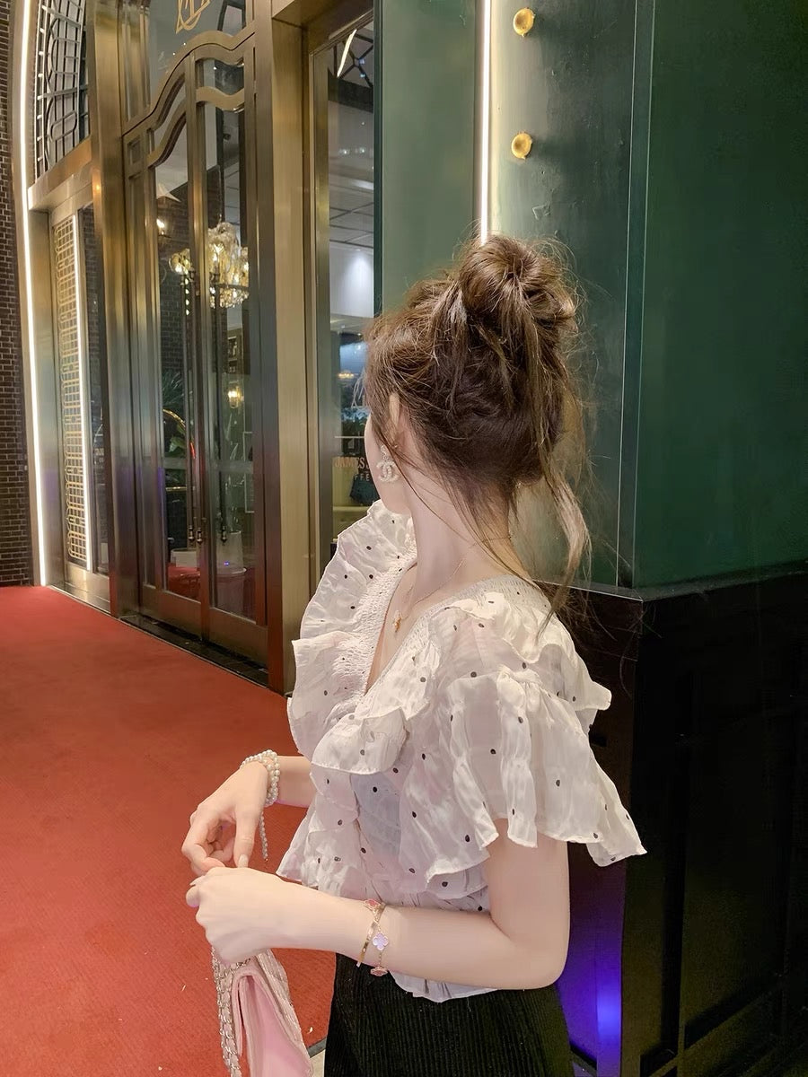 Fish and rabbit rabbit chiffon top women's summer ruffled v-neck flying sleeves 2023 foreign style new chiffon shirt