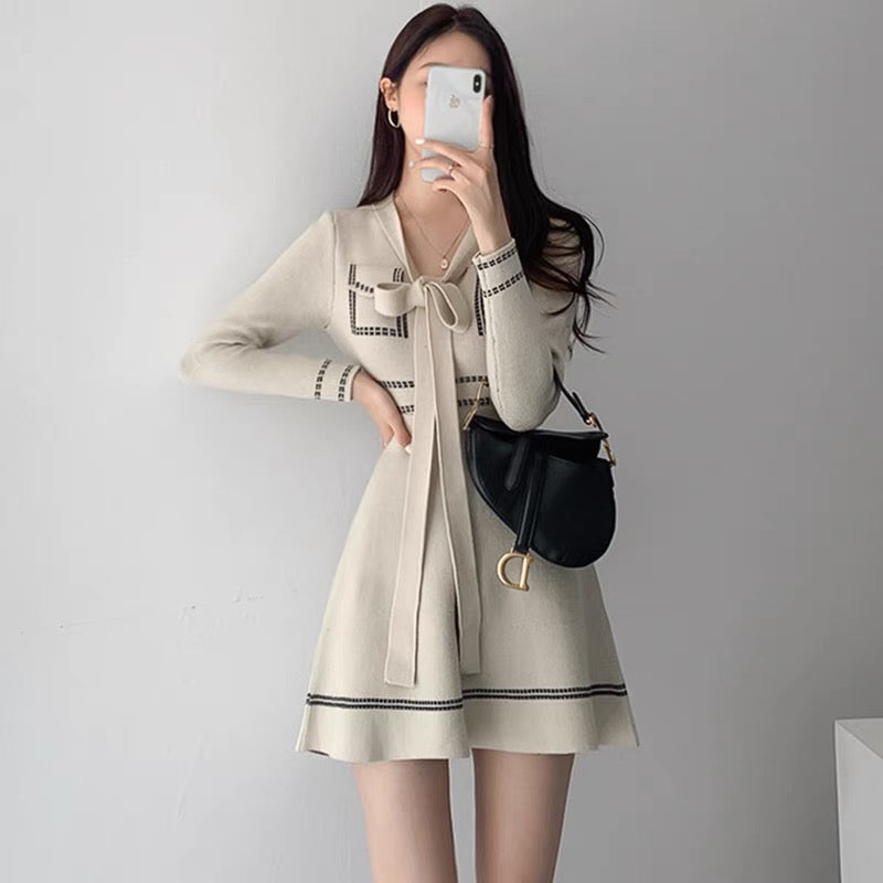 2023 new French Hepburn style little black dress with waist and bottom layer with sweater knitted dress for women in autumn and winter