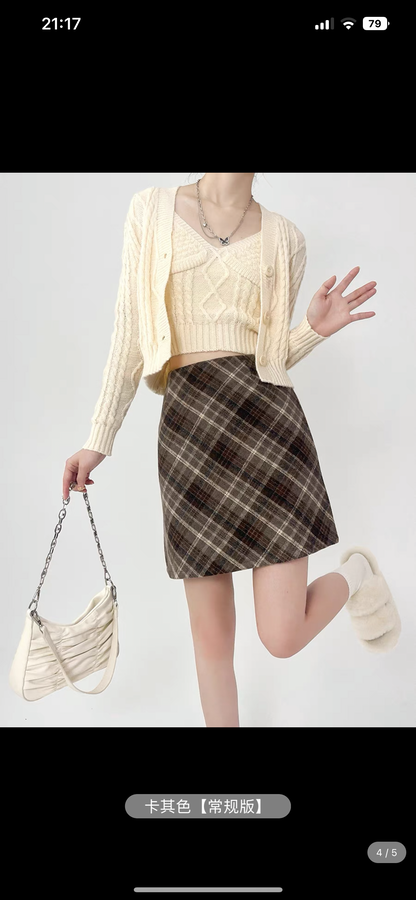 Large size fat MM woolen skirt autumn and winter retro short skirt for women with high waist A-line plaid hip skirt pear-shaped body A3353