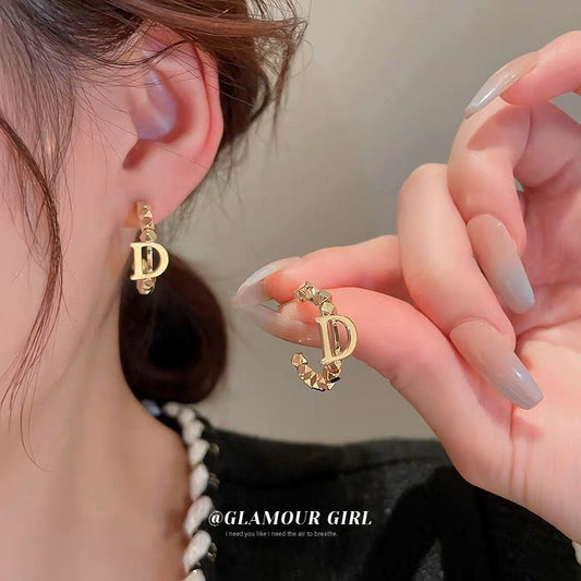 Silver Needle Letter Stitching Geometric Earrings Korean Metal Temperament Design Earrings Commuting Earrings