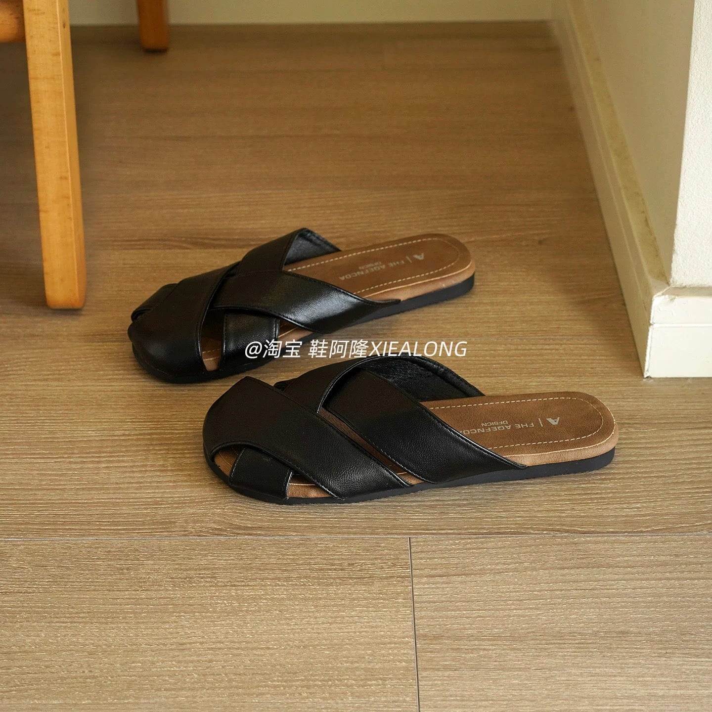 Women's French-style closed-toe Roman slides—flat, slip-on, non-slip, and casual—perfect for summer vacations and the beach (2026 new arrival).