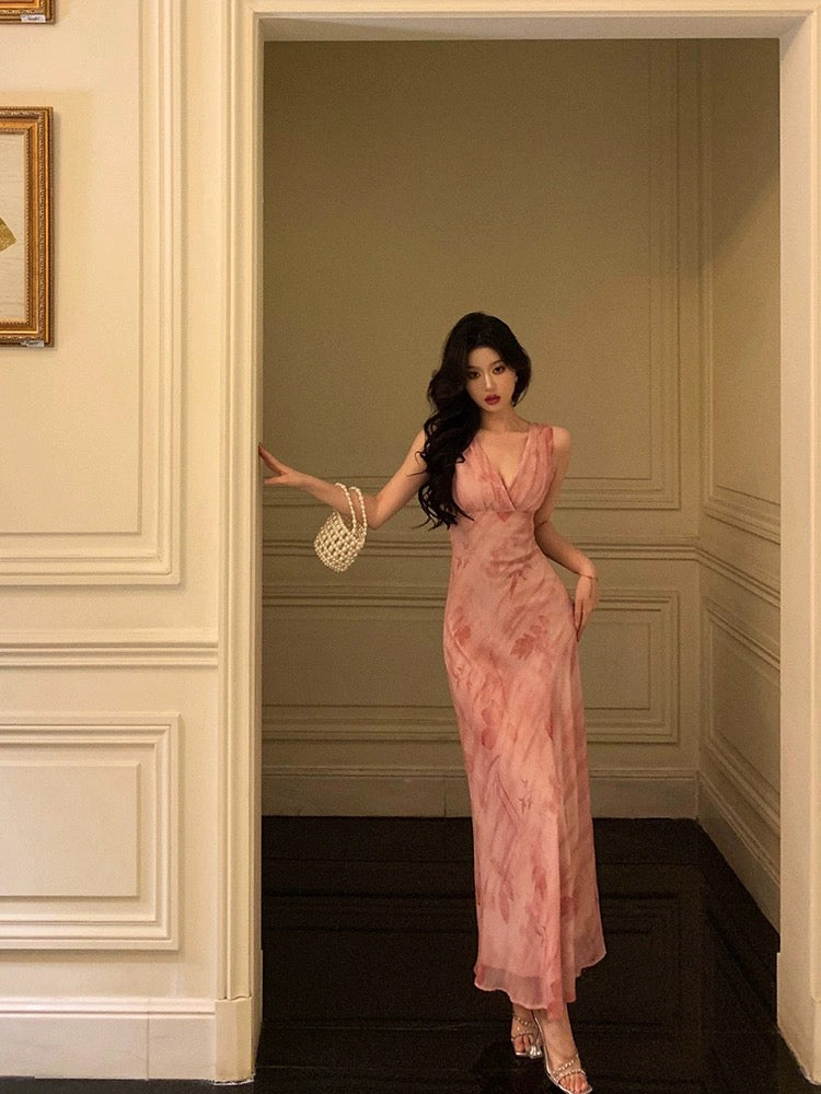 Ge Fuwen bias cut slim sexy dress female 2024 summer new gentle style V-neck sleeveless waist long dress