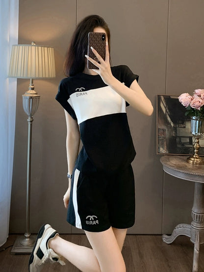 Sports and leisure suits for women, summer clothes, fashionable little ones, a complete set of western-style age-reducing shorts, two-piece running set