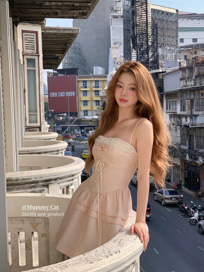 Mummy Cat lays eggs, Riza's daughter is exquisite and sweet, bow-tied lace short suspender dress