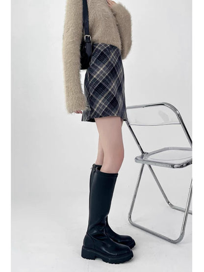 Large size fat MM woolen skirt autumn and winter retro short skirt for women with high waist A-line plaid hip skirt pear-shaped body A3353