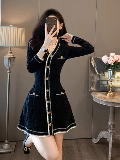 Fashionable casual temperament foreign style dress for women 2023 autumn new simple V-neck black long-sleeved waist skirt D5595