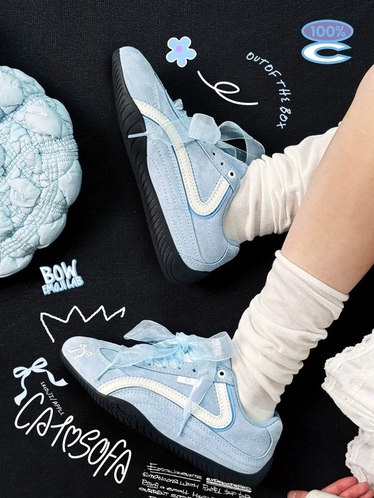 Cat & Sofa “Emoji-Lab” Glacier Blue Sneakers ❄️👟 Spring limited edition with a fresh glacier blue tone. Low-top retro design and slim sole for a lightweight, flexible feel — clean, modern, and easy to style for everyday wear.