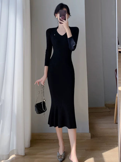 French elegant knitted dress for women autumn and winter 2023 new slim fit inner mid-length fishtail sweater skirt