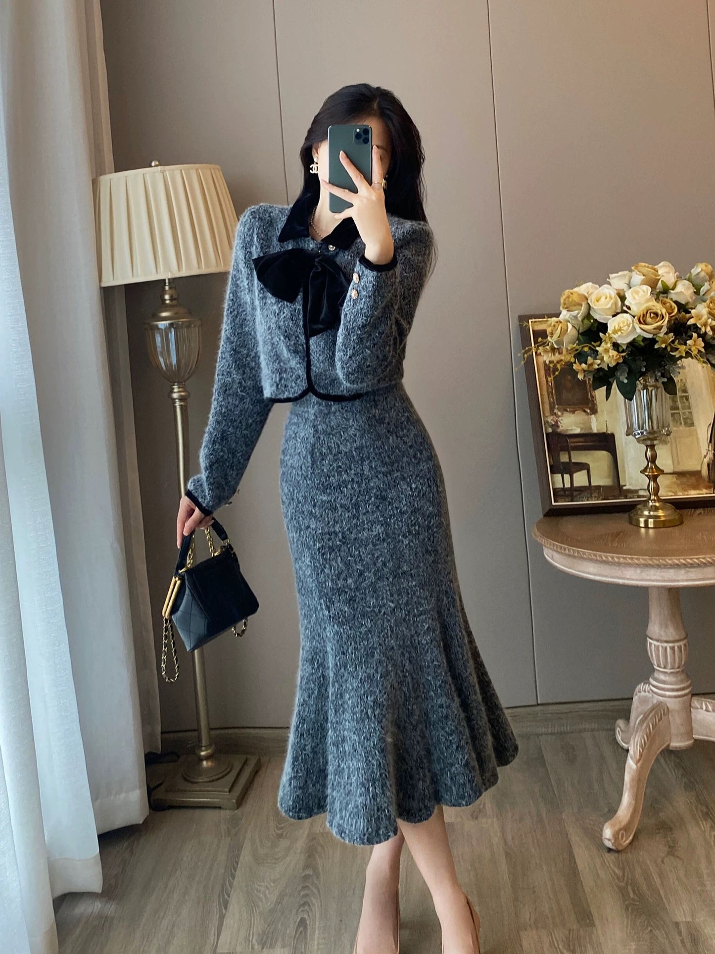 Xiaoxiangfeng short top, slimming fishtail skirt suit, fashionable and western-style two-piece dress that reduces age, looks slimming and covers the flesh.