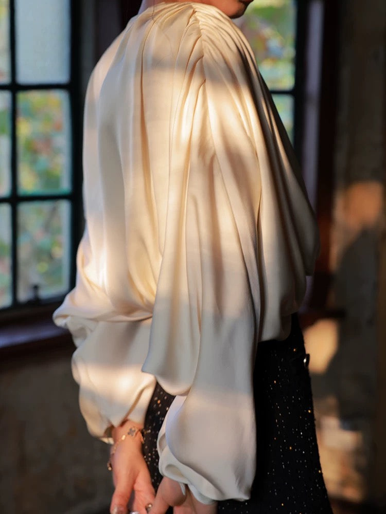 XIAOLI praises the daytime v-neck long-sleeved shirt in autumn and winter with a French-style high-end loose top