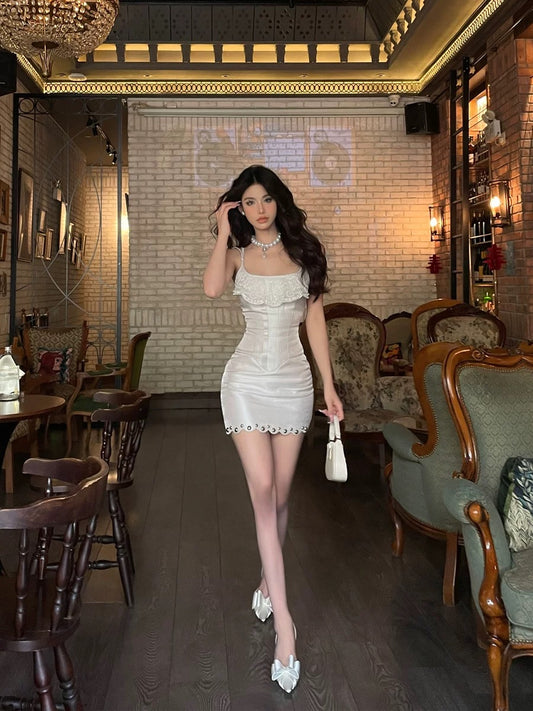 Dust Deng Deng French white suspender dress for women 2024 early spring new lace splicing suspender skirt