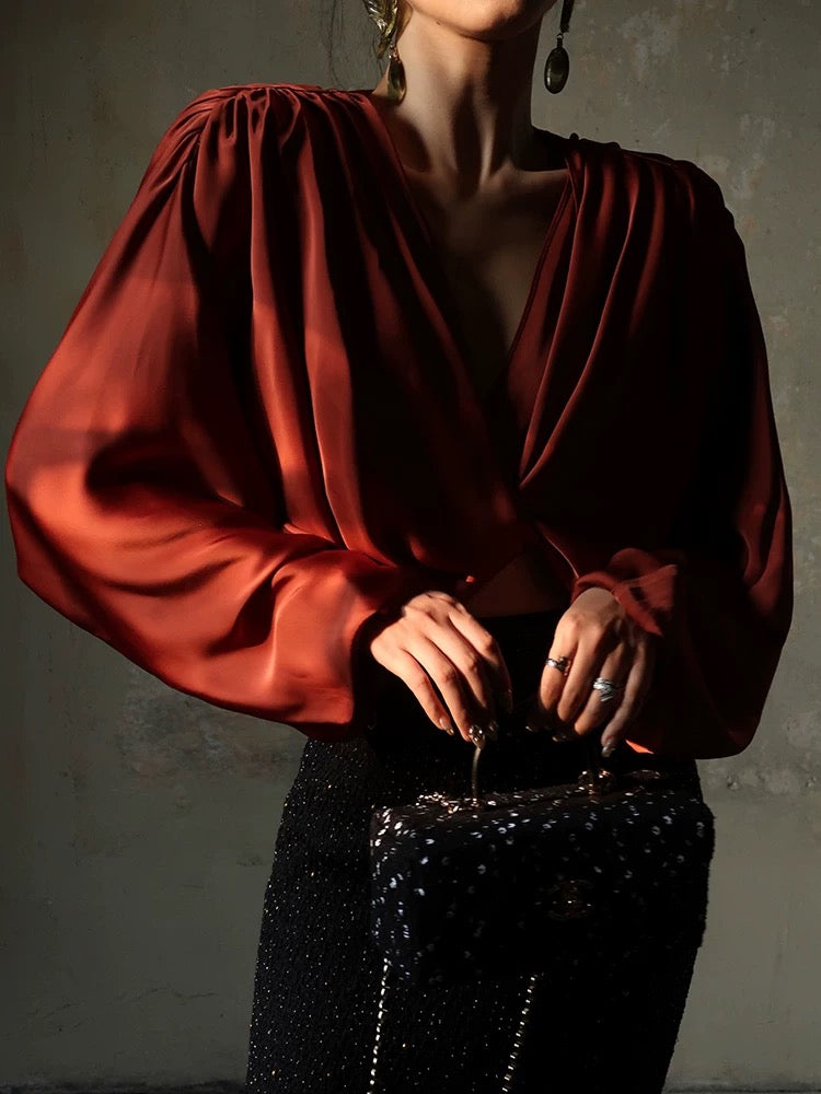 XIAOLI praises the daytime v-neck long-sleeved shirt in autumn and winter with a French-style high-end loose top