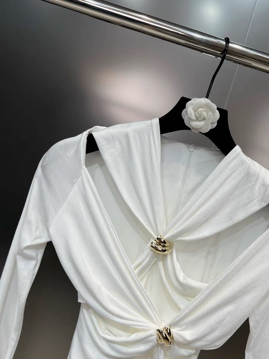 Grapefruit MM 2023 autumn V-neck long-sleeved hollow slit golden buckle twist temperament small women's bottoming shirt tide