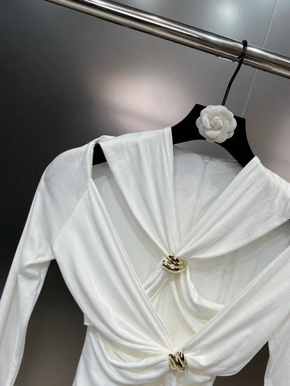 Grapefruit MM 2023 autumn V-neck long-sleeved hollow slit golden buckle twist temperament small women's bottoming shirt tide