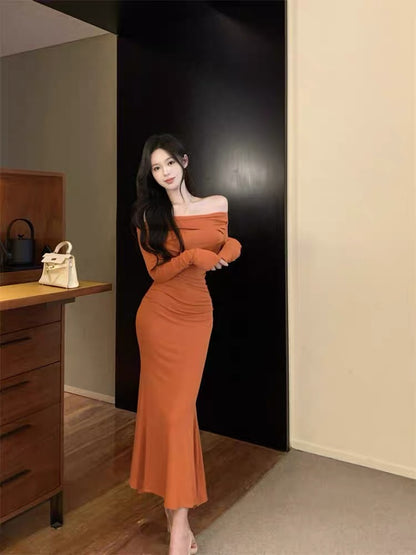 Temperament one-shoulder long-sleeved dress for women in autumn and winter French style unique and beautiful hip-hugging skirt bottoming fishtail long skirt A2266