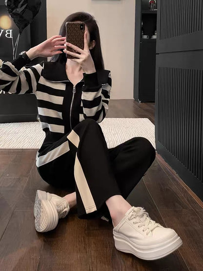 Sports and leisure suits for women, new fashionable autumn clothes, slimming and age-reducing striped sweatshirts, wide-leg pants, two-piece trendy set (V6617)
