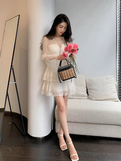 2023 new autumn beige accordion pleated chiffon spliced lace trumpet sleeve dress palace style V-neck dress (D162)