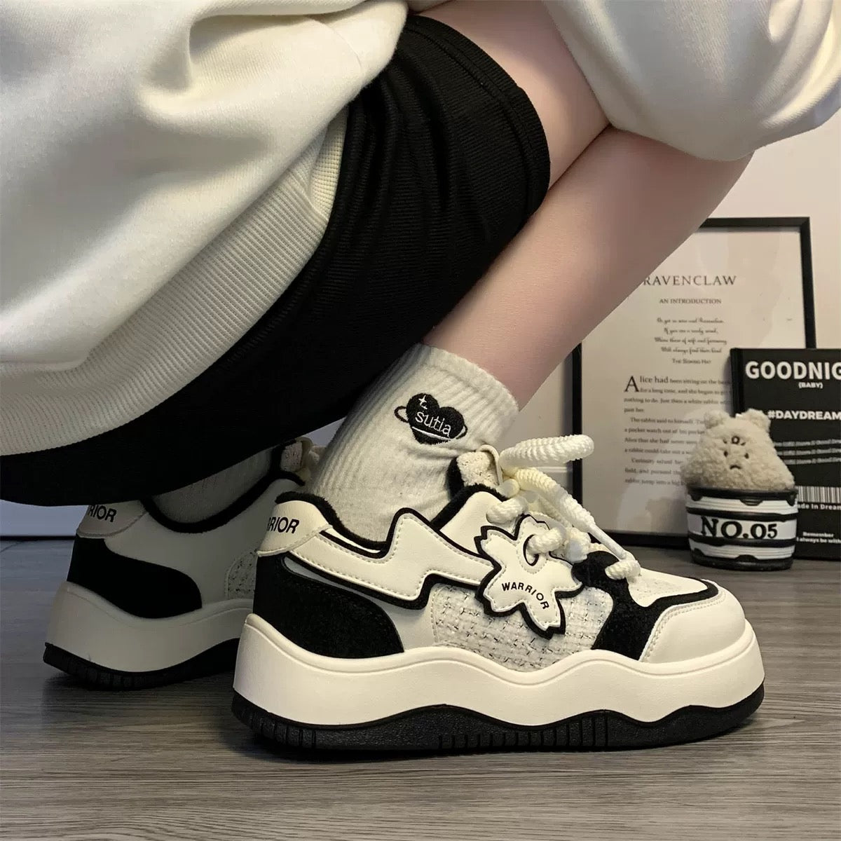Pull back thick-soled plus velvet white shoes for women 2023 winter new warm plus cotton sneakers casual American retro shoes