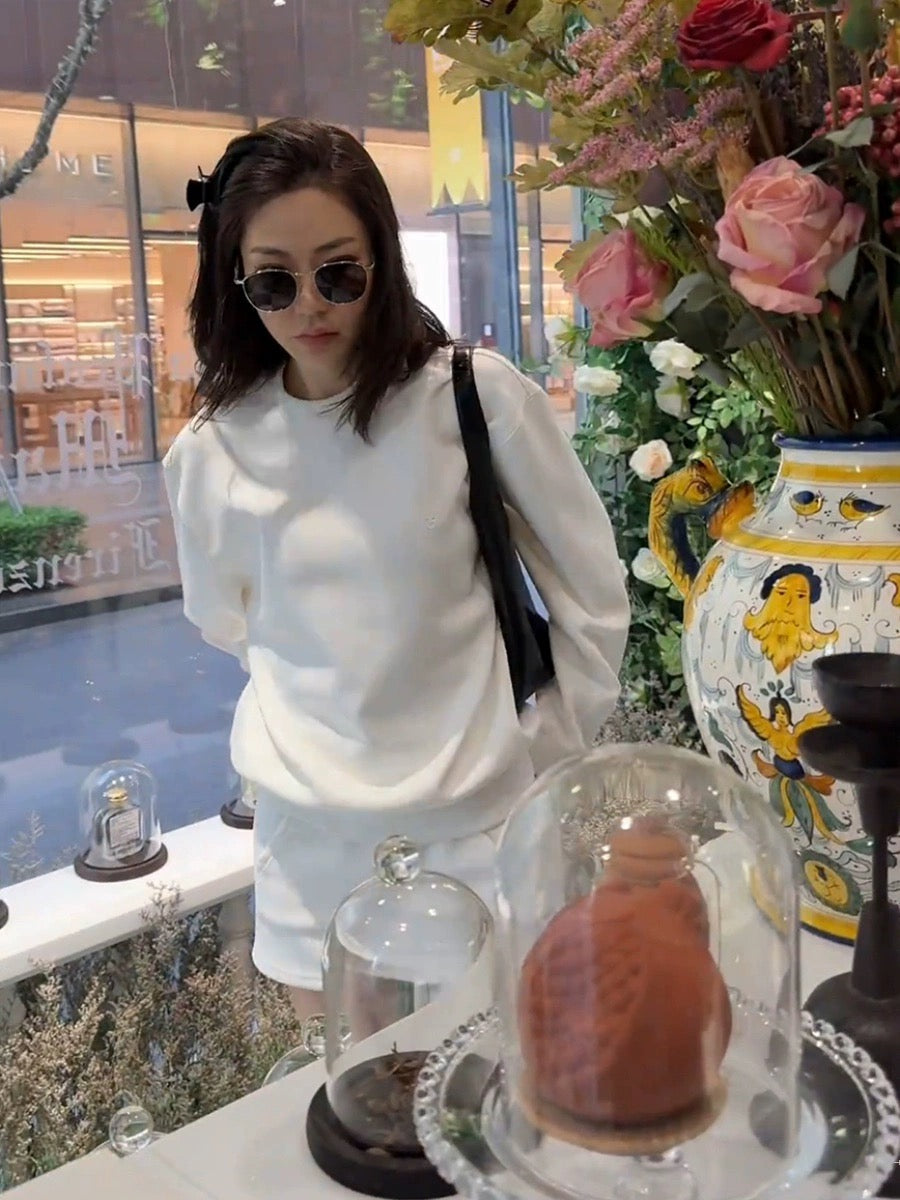 2024 new autumn and winter sports style white salt style casual and versatile round neck sweatshirt and short skirt two-piece simple set