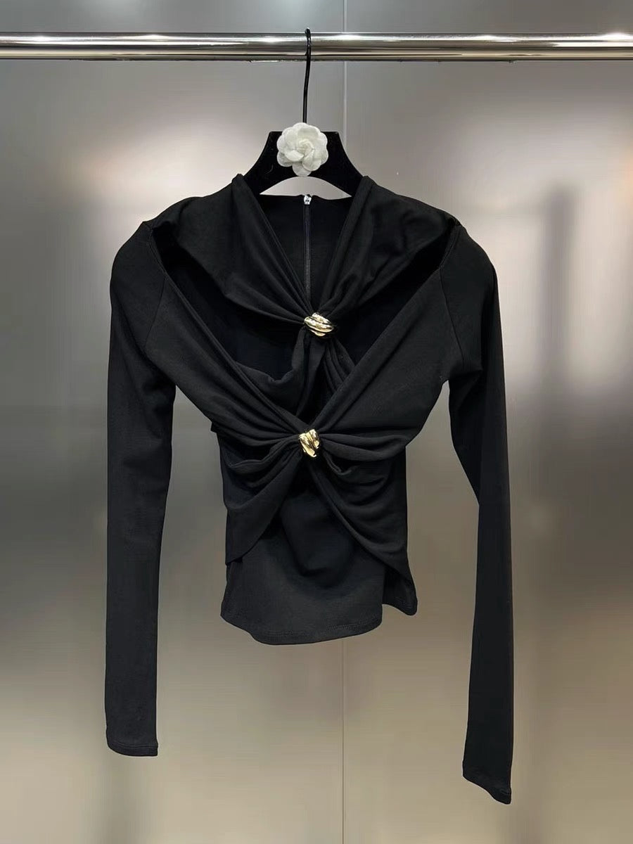 Grapefruit MM 2023 autumn V-neck long-sleeved hollow slit golden buckle twist temperament small women's bottoming shirt tide