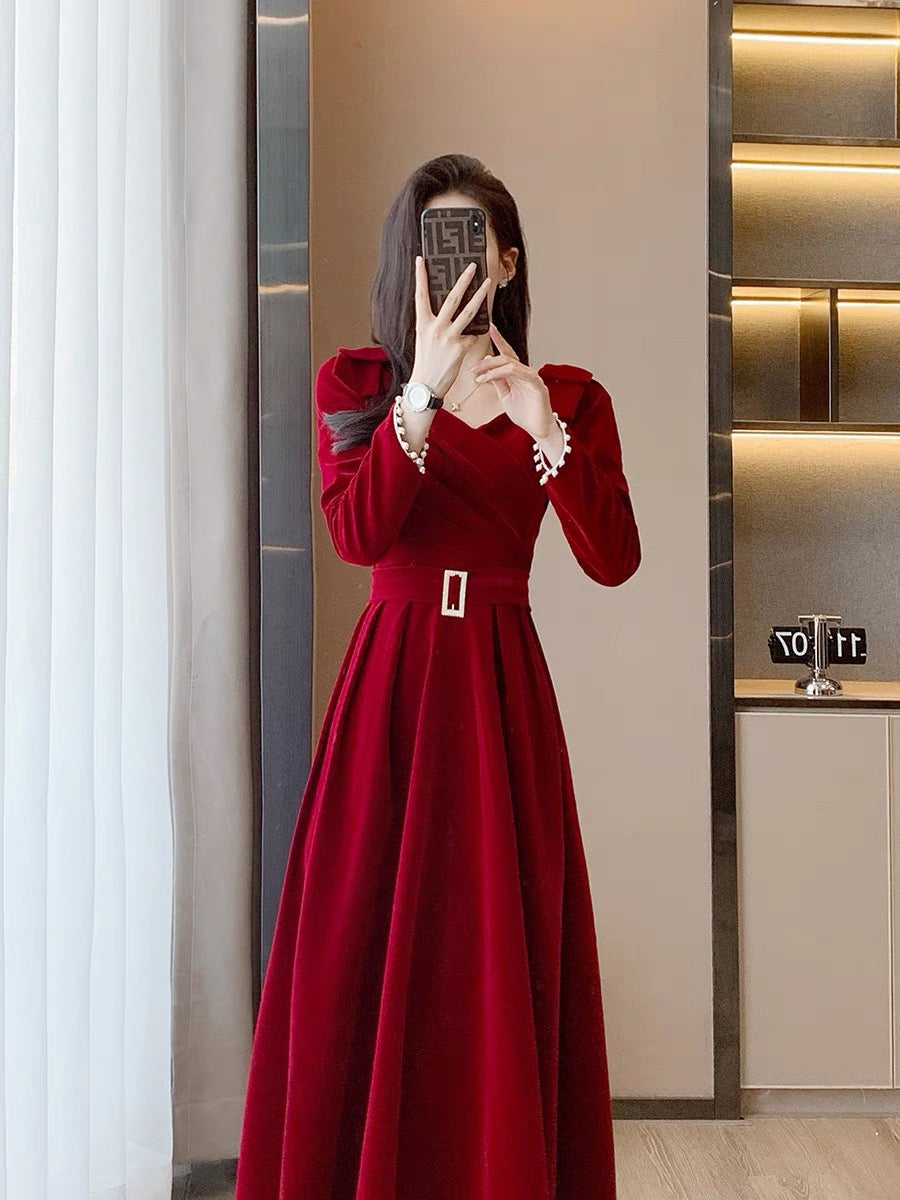 Winter new style French retro fashion temperament high-end Hepburn style velvet banquet dress burgundy dress
