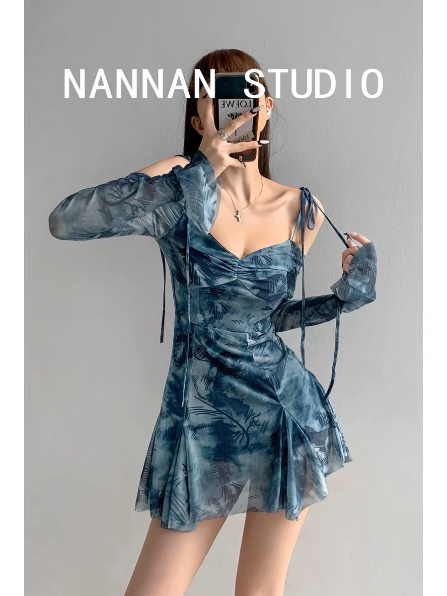 French oil painting girl tie-dye vintage one-shoulder long-sleeved suspender dress summer sexy vacation printed skirt (S0821)