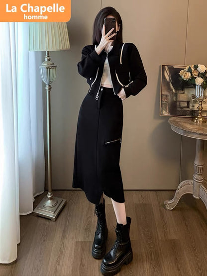 La Chapelle's autumn clothing is paired with a complete set of fashionable casual sportswear suits. Women's European skirts are a two-piece trendy set.