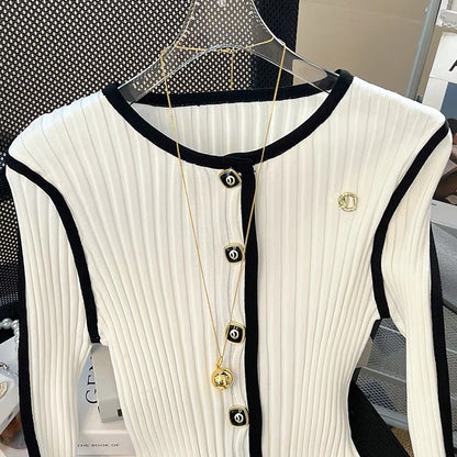 Xiaoxiangfeng round neck color-blocked single-breasted long-sleeved sweater for women 2023 autumn new slim slimming top V1139