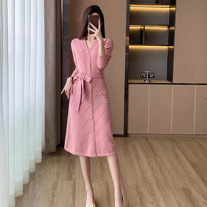 Xiaoxiangfeng French pink knitted dress 2023 new high-end slim temperament long-sleeved skirt for women autumn and winter