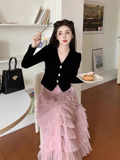 Autumn and winter fashion age-reducing outfit set 2023 new French gold velvet top mesh skirt two-piece set