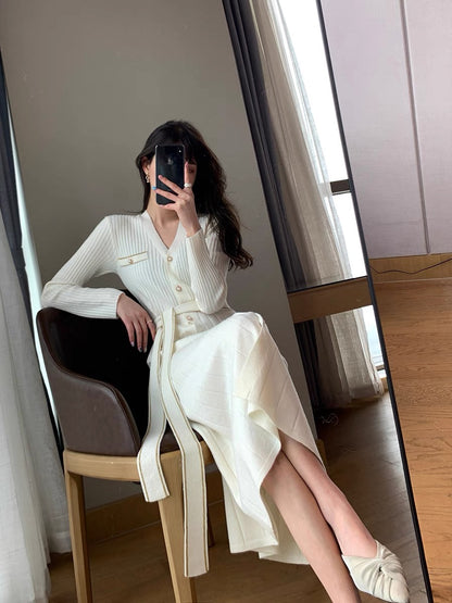 FT GUOGE white dress for women 2023 autumn and winter new French waist slimming temperament V-neck knitted skirt