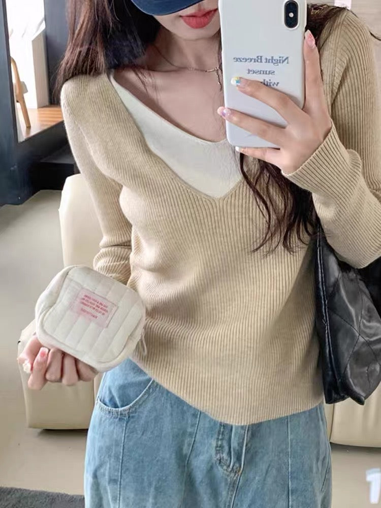 Designed V-neck fake two-piece patchwork sweater for women 2023 autumn and winter Korean slim-fitting casual top (D6662)