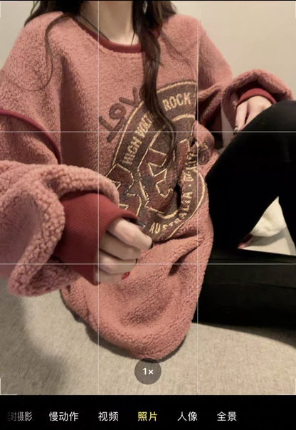 Designed distressed printed sweatshirt for women autumn and winter 2023 new mid-length imitation lamb wool loose lazy style top A2240