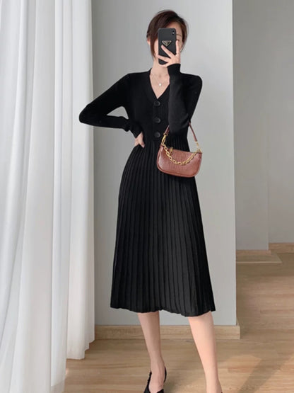 French black V-neck knitted dress for women in autumn and winter, waist slimming, mid-length, temperament, knee-high inner sweater skirt