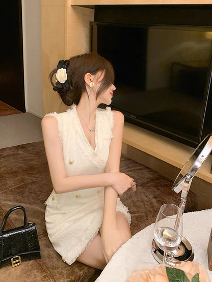 Light luxury celebrity Xiaoxiang style white v-neck dress for women summer fashionable and chic chic slim sleeveless hip skirt