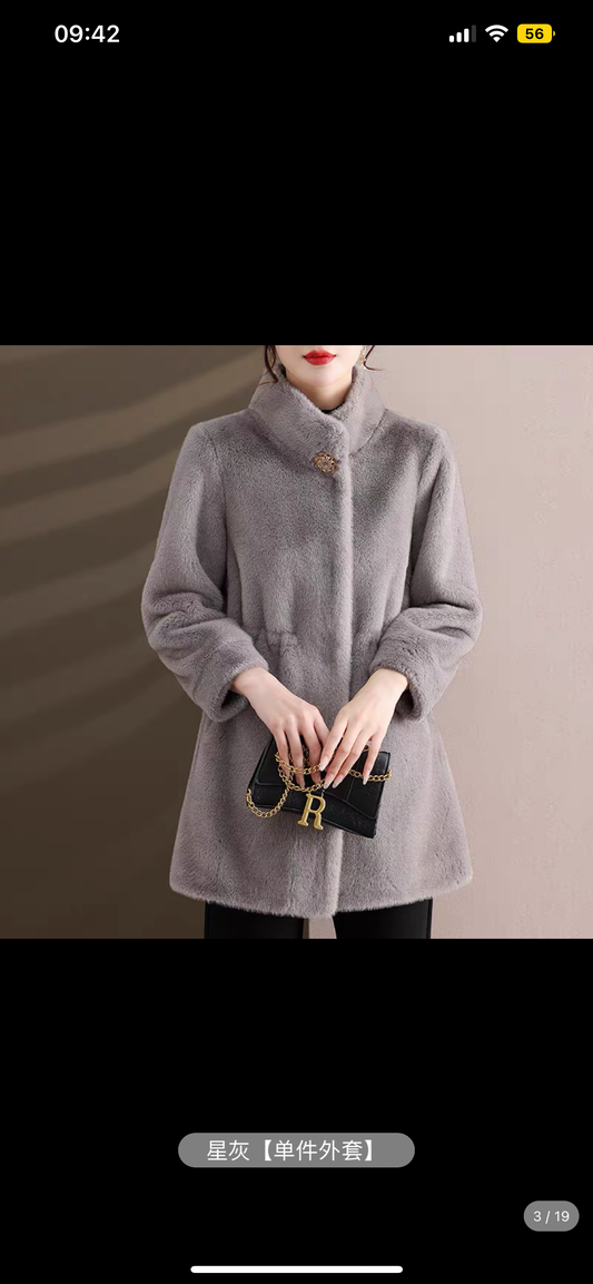 Mother's winter fur coat waist-cinching middle-aged and elderly women's gold mink fur all-in-one mother-in-law New Year clothes fashionable