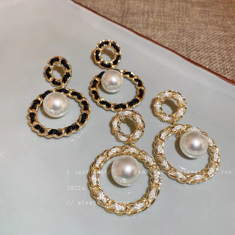 Silver needle French high-end sense chain winding circle pearl earrings femininity earrings light luxury net red earrings