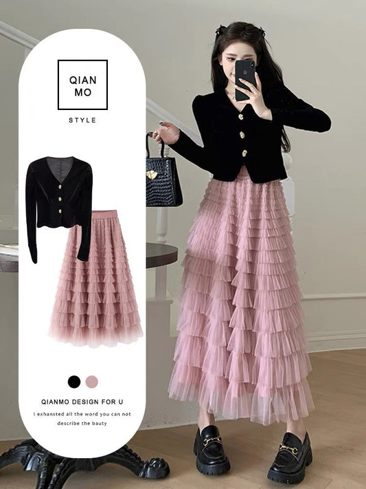 Autumn and winter fashion age-reducing outfit set 2023 new French gold velvet top mesh skirt two-piece set