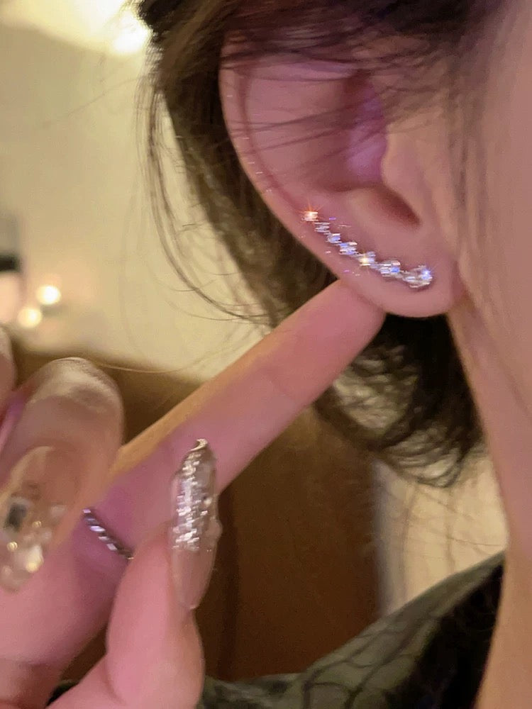 Flash diamond temperament curved earrings for women 2023 new popular light luxury earrings niche design high-end earrings trend