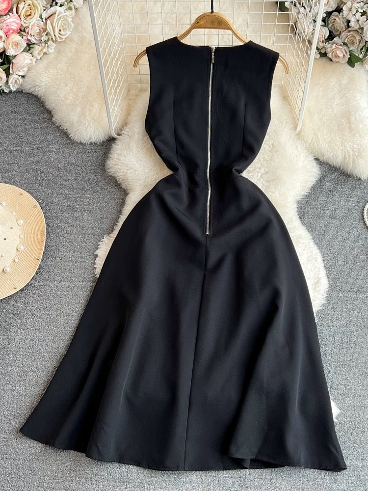 2024 summer light mature style retro temperament sleeveless round neck waist slim sleeveless a-line dress elegant long skirt