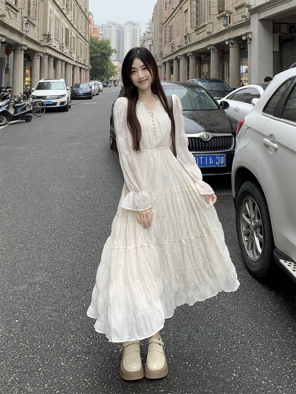Platycodon French white long-sleeved dress for women spring 2024 new high-end waist slimming long dress