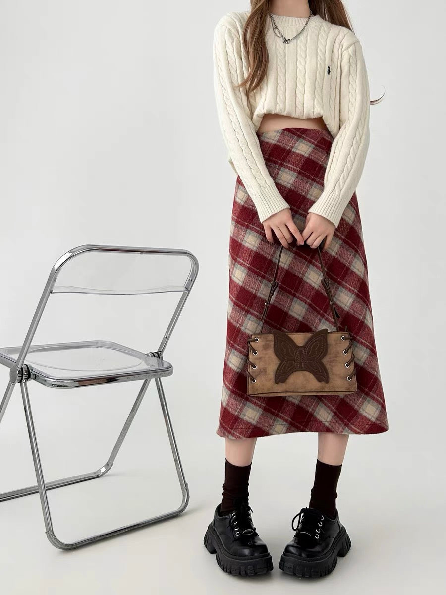 Plus size fat mm red woolen plaid skirt for women with slightly fat autumn and winter American style retro straight crotch-covering mid-length skirt A3358