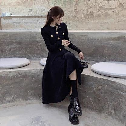 European station autumn and winter new style literary and artistic style to reduce age, this year's popular knitted tops and skirts two-piece suits for women