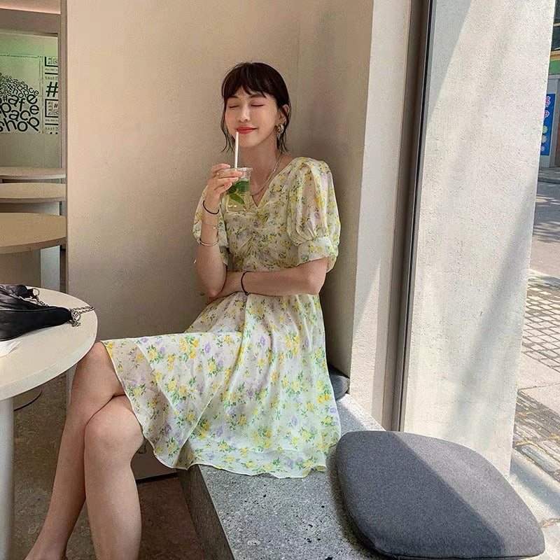 【13C】Summer new style short-sleeved v-neck high-waisted skirt Korean style daisy floral dress for women D770
