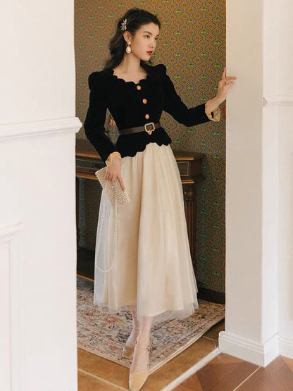 2022 autumn and winter new French retro waisted short velvet top with apricot mesh skirt two-piece set