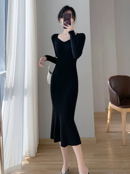 Gentle style square neck knitted dress for women in fall and winter, slim fit, little black skirt, mid-length over-the-knee sweater dress